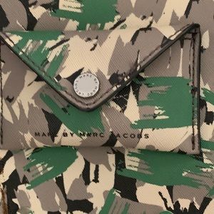Marc Jacob’s Cool New Camo Marc Jacobs Metropoli Travel Tote brushed cam print